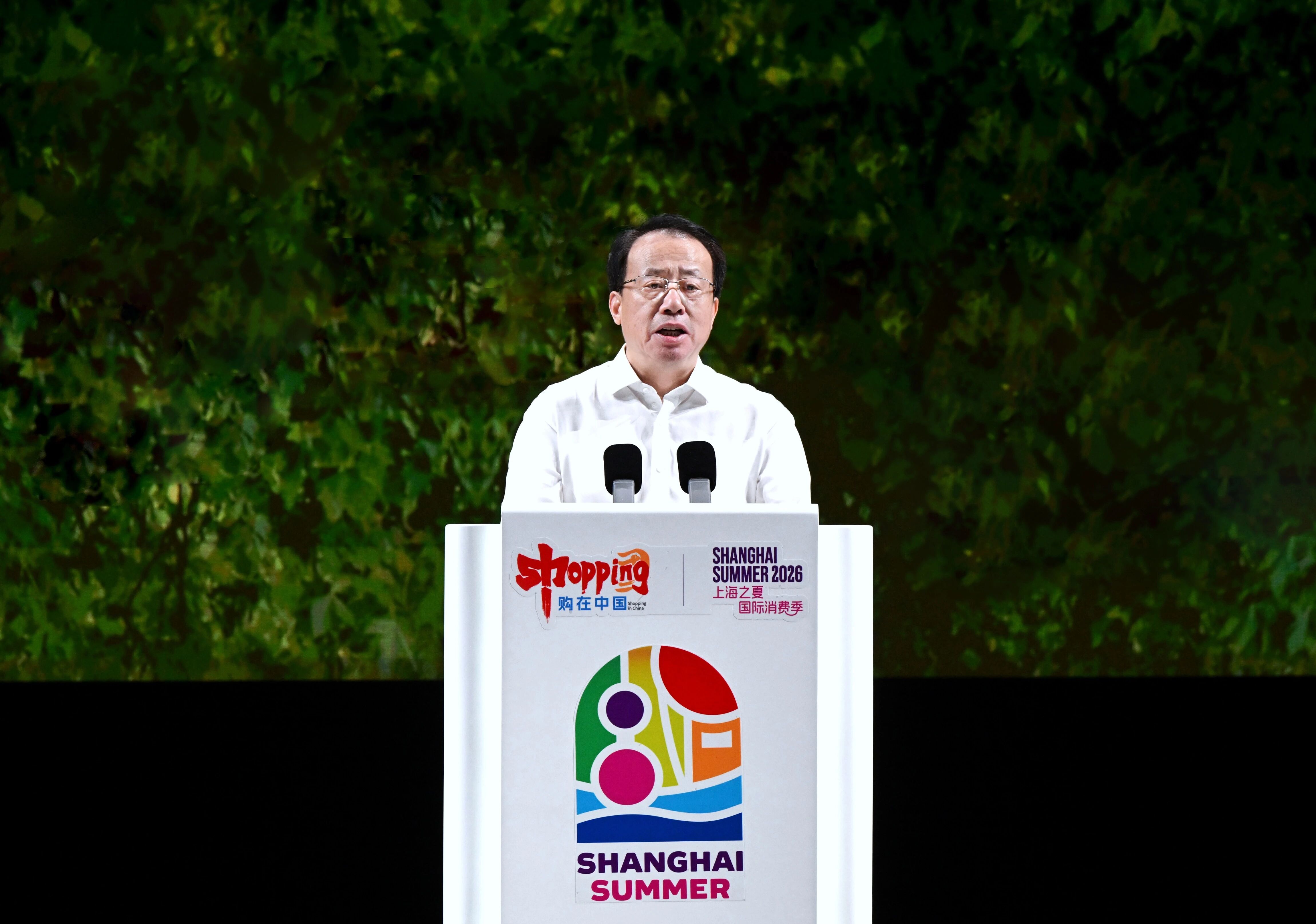 诚邀全球旅客尽情体验中国和上海的无限魅力！陈吉宁启动2026“上海之夏”国际消费季，龚正致辞
