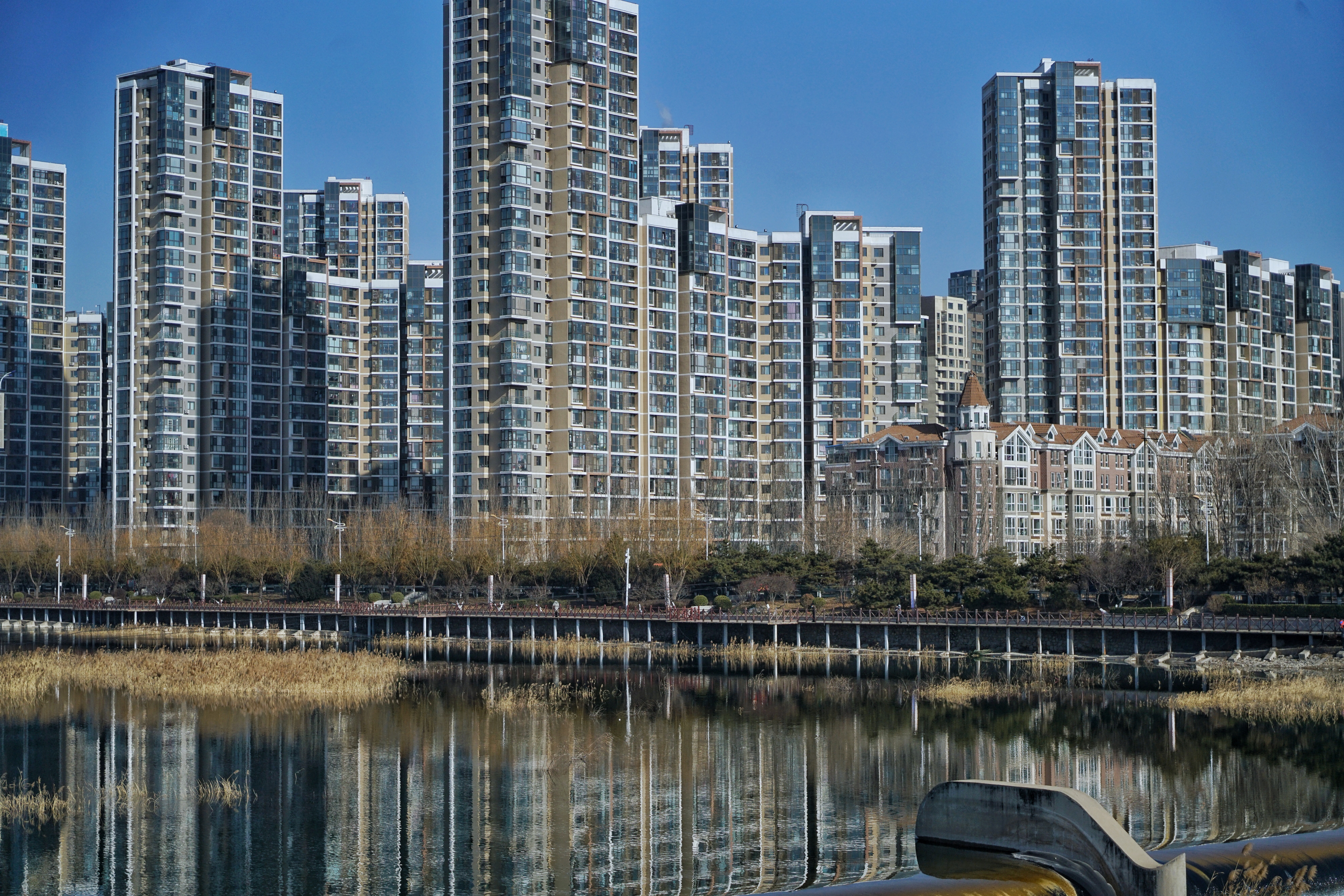 上半年超560条政策稳楼市,新房二手房等来库存“拐点”(1) 上半年超560条政策稳楼市,新房二手房等来库存“拐点”(1)