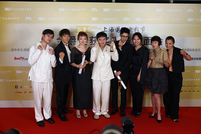 上影节金爵奖最佳影片《大西洋》,张颂文获最佳男演员(1) 上影节金爵奖最佳影片《大西洋》,张颂文获最佳男演员(1)