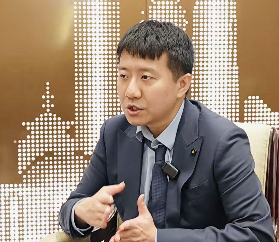 对话菲尔兹得主邓煜：天赋和努力都重要，不做数学的话想写科幻小说(1)