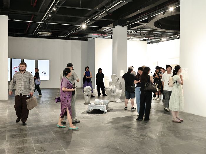 走近艺术现场，中国当代艺术年鉴展启幕