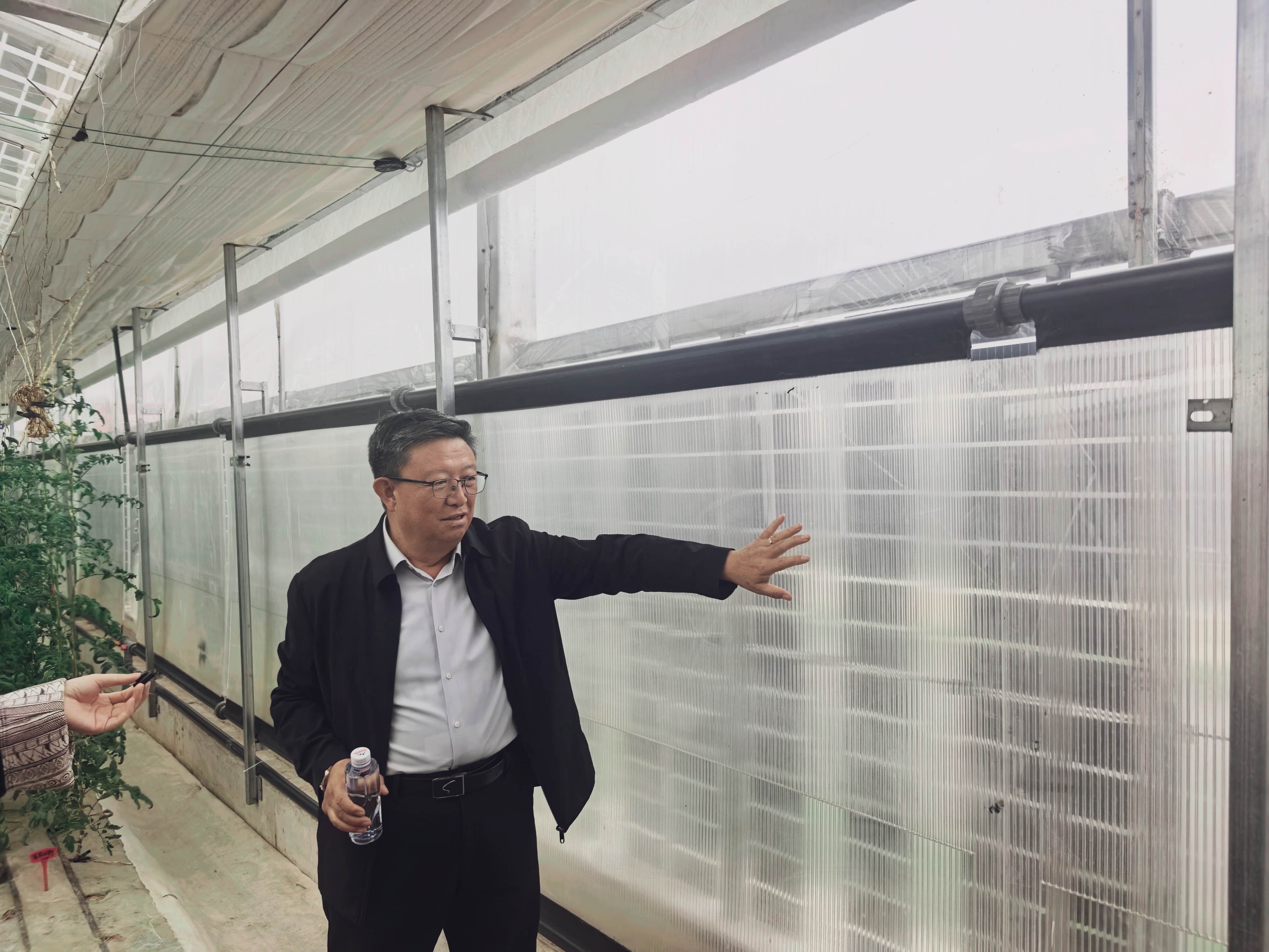 宁夏“光伏小屋”，让中东沙漠长出大订单｜活力中国调研行(3)