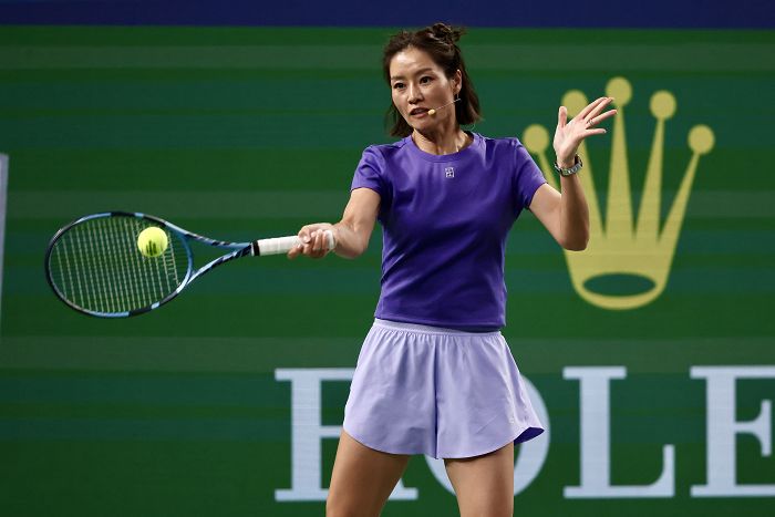 费德勒萨芬上海重聚,李娜联手萨芬娜“击败”天王(4) 费德勒萨芬上海重聚,李娜联手萨芬娜“击败”天王(4)