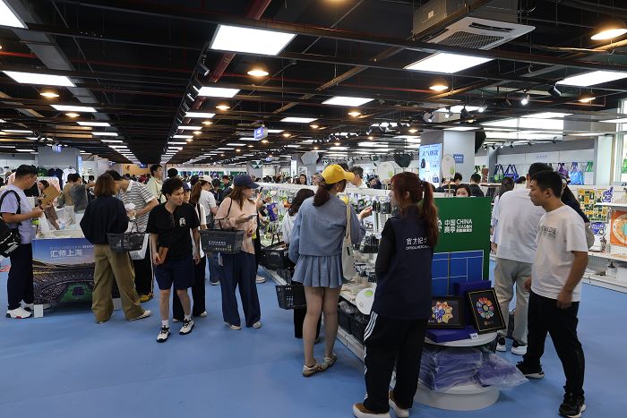 今年上海劳力士大师赛总收入5亿元，观众人数24.8万(4)