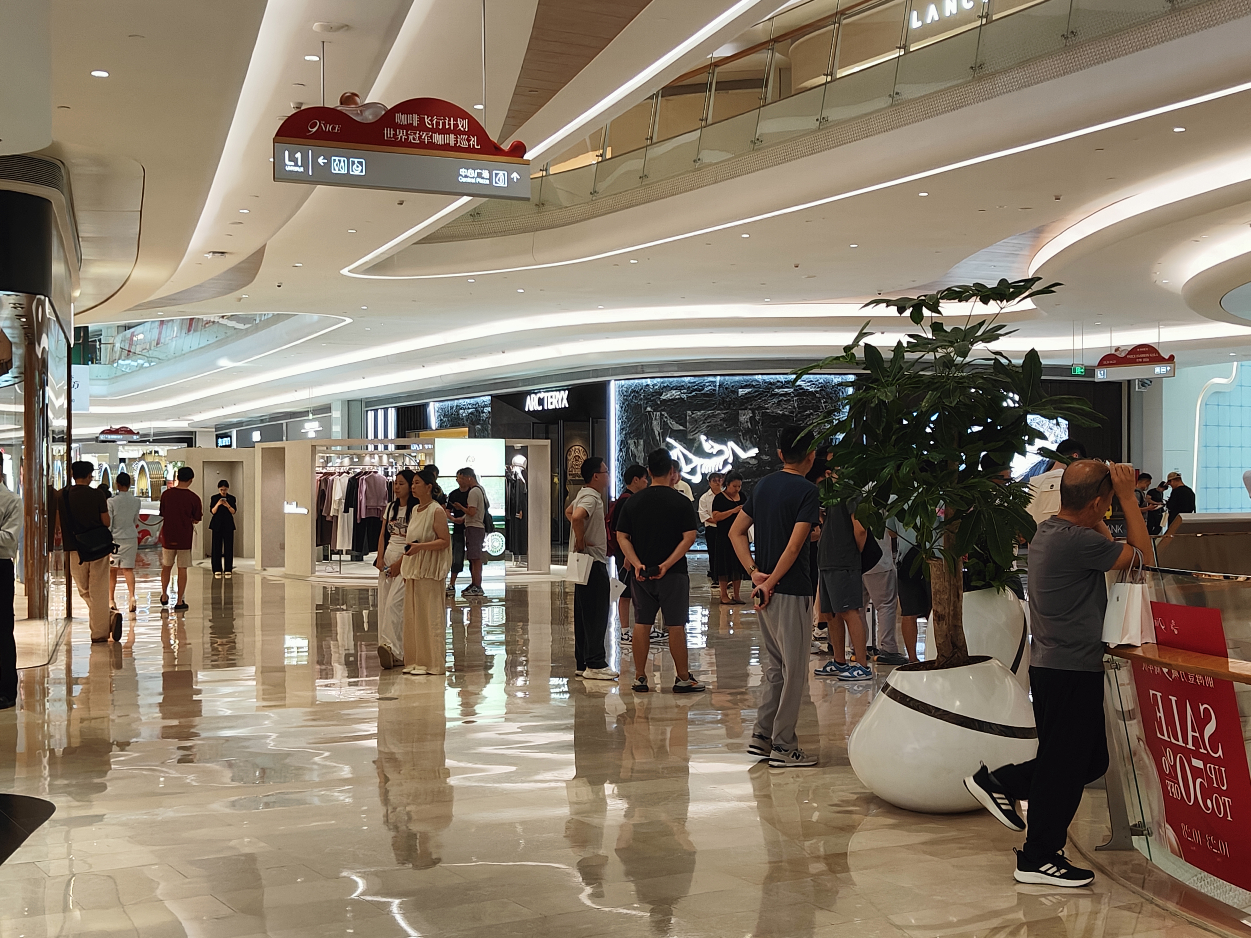 “不太敢加价收了”，iPhone Duo黄牛加价空间为何缩水？
